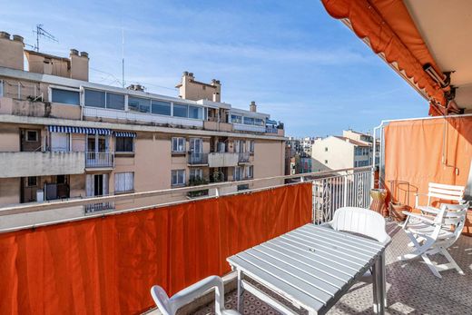 Apartment / Etagenwohnung in Nizza, Alpes-Maritimes