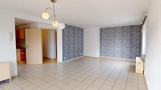 Apartment / Etagenwohnung in Aubange, Provinz Luxemburg