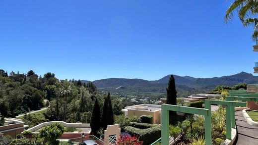 Apartment / Etagenwohnung in Mandelieu-la-Napoule, Alpes-Maritimes