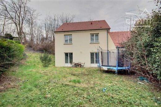 Casa de lujo en Saint-Thibault-des-Vignes, Sena y Marne