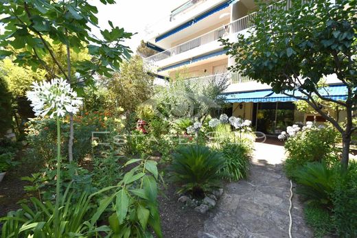 Apartment / Etagenwohnung in Le Cannet, Alpes-Maritimes