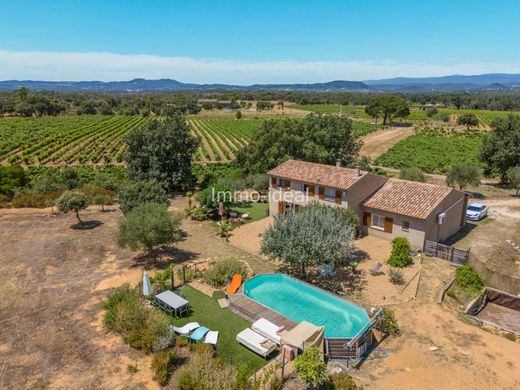 ﻣﻨﺰﻝ ﺭﻳﻔﻲ/ ﺑﻴﺖ ﻤﺰﺭﻋﺔ ﻓﻲ La Garde-Freinet, Var