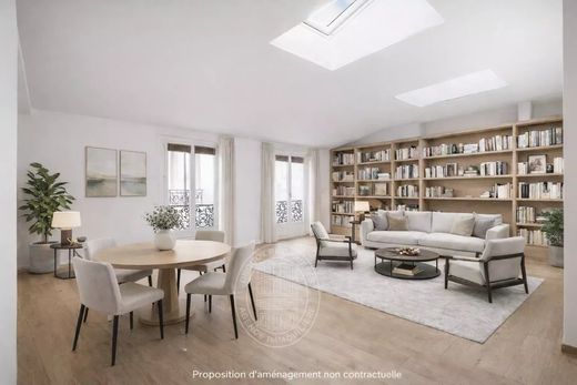 Apartment in Montmartre, Abbesses, Grandes-Carrières, Paris