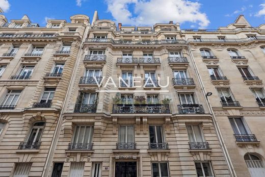 Apartment in Tour Eiffel, Invalides – Ecole Militaire, Saint-Thomas d’Aquin, Paris