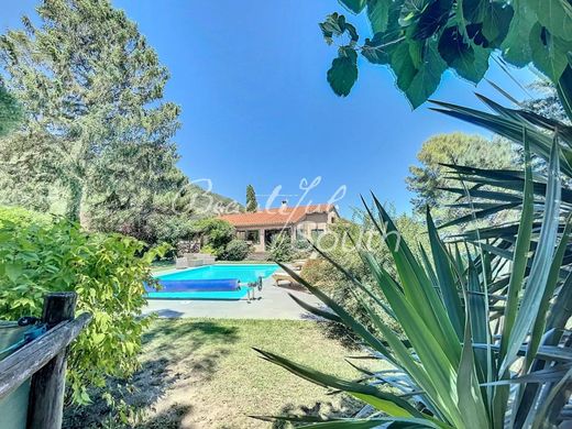 Hotel in Estoher, Pyrénées-Orientales