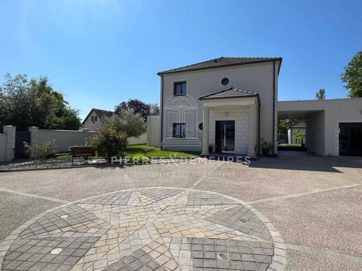 Villa in Saint-Doulchard, Cher