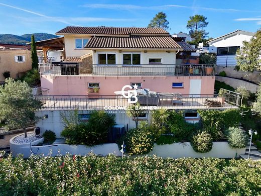 Casa di lusso a Roquebrune-sur-Argens, Var