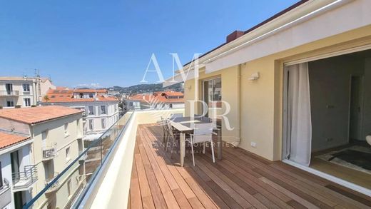 Apartment / Etagenwohnung in Cannes, Alpes-Maritimes