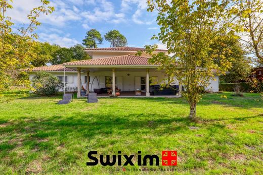 Casa di lusso a Le Taillan-Médoc, Gironda