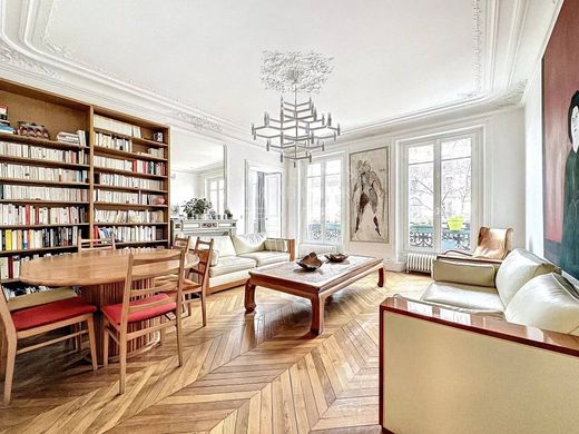 Apartment in Chatelet les Halles, Louvre-Tuileries, Palais Royal, Paris