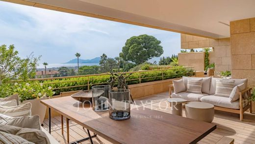 Apartment / Etagenwohnung in Cannes, Alpes-Maritimes