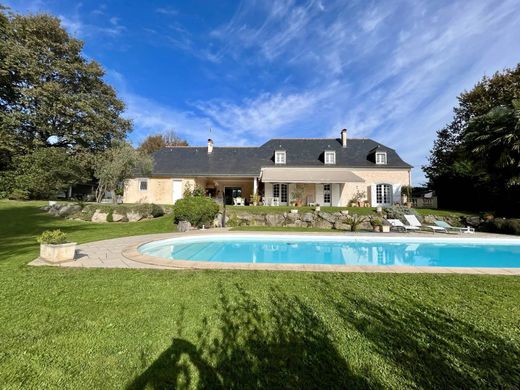 Luxe woning in Laslades, Hautes-Pyrénées