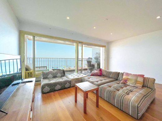 Apartment / Etagenwohnung in Antibes, Alpes-Maritimes