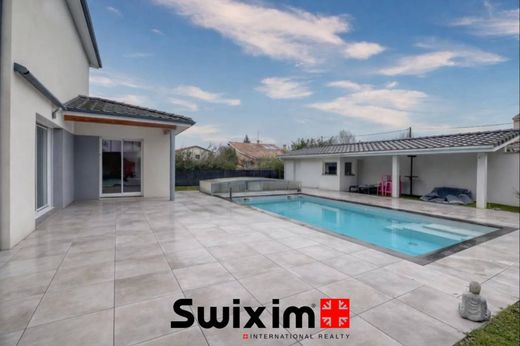 Luxury home in Le Haillan, Gironde