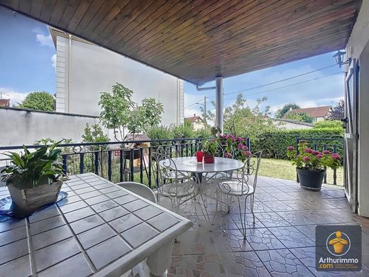 منزل ﻓﻲ Brunoy, Essonne