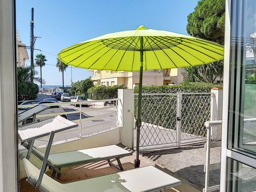 Daire Juan-les-Pins, Alpes-Maritimes