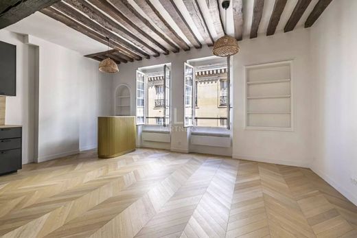 Apartment in Saint-Germain, Odéon, Monnaie, Paris