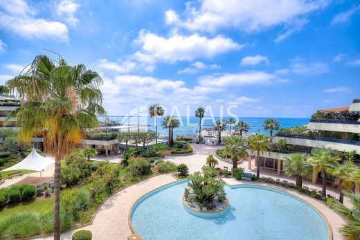 Piso / Apartamento en Saint-Laurent-du-Var, Alpes Marítimos