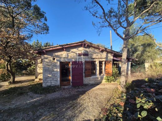 Шале, Saint-Rémy-de-Provence, Bouches-du-Rhône