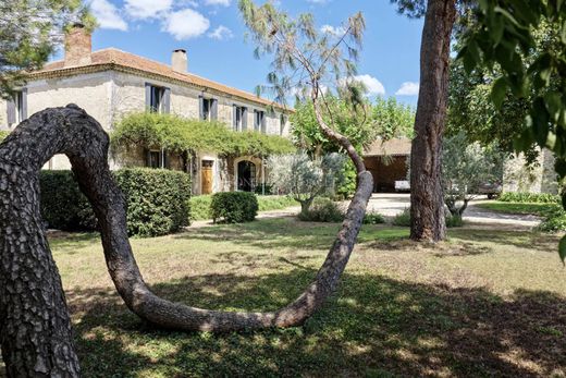 ﻣﻨﺰﻝ ﺭﻳﻔﻲ/ ﺑﻴﺖ ﻤﺰﺭﻋﺔ ﻓﻲ Nîmes, Gard