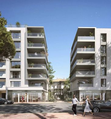Apartment / Etagenwohnung in Antibes, Alpes-Maritimes
