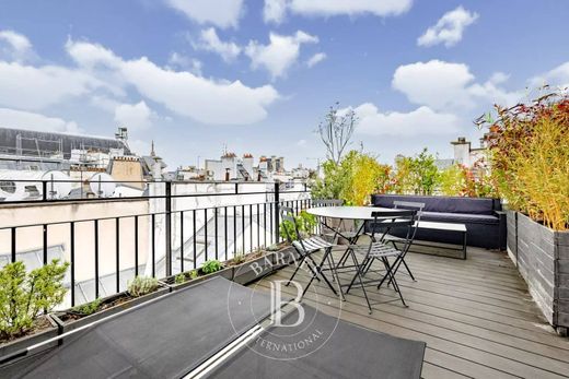 Apartment in Chatelet les Halles, Louvre-Tuileries, Palais Royal, Paris
