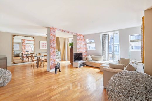 Apartment in Champs-Elysées, Madeleine, Triangle d’or, Paris