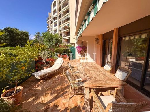 Piso / Apartamento en Mandelieu-la-Napoule, Alpes Marítimos