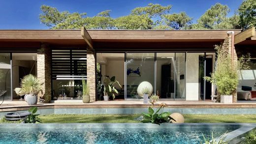 Luxury home in Mérignac, Gironde