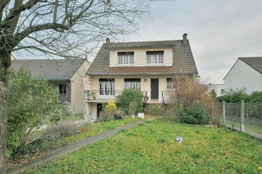 Luxury home in Pierrelaye, Val d'Oise