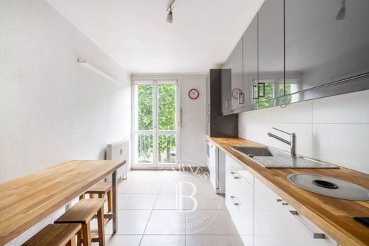 Apartment / Etagenwohnung in Le Chesnay, Yvelines