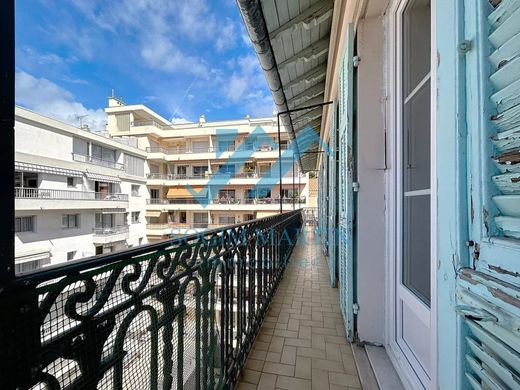 Apartment / Etagenwohnung in Menton, Alpes-Maritimes
