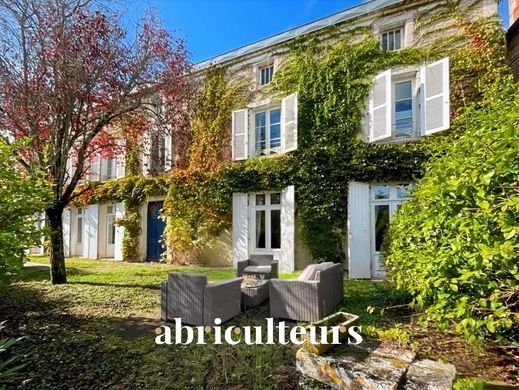 Maison de luxe à Luxé, Charente