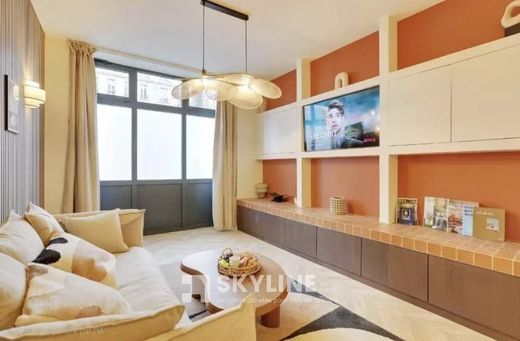 Apartment in Montmartre, Abbesses, Grandes-Carrières, Paris