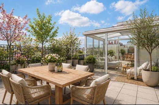 Apartment in Neuilly-sur-Seine, Hauts-de-Seine