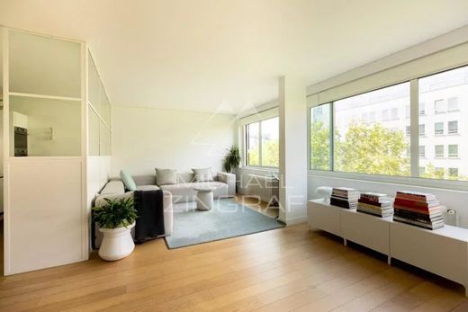 Apartment in Tour Eiffel, Invalides – Ecole Militaire, Saint-Thomas d’Aquin, Paris