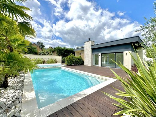 Luxury home in Croissy-sur-Seine, Yvelines