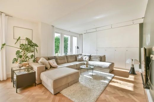 Apartment / Etagenwohnung in Neuilly-sur-Seine, Hauts-de-Seine
