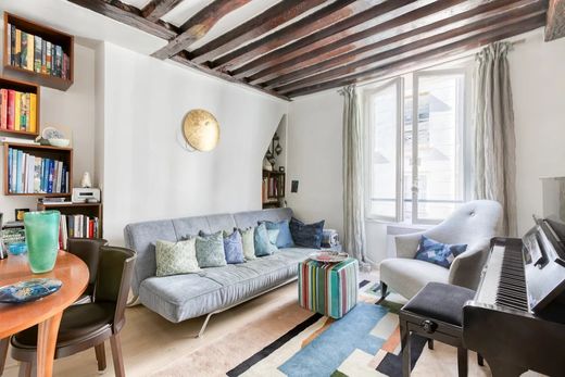 Apartment / Etagenwohnung in Tour Eiffel, Invalides – Ecole Militaire, Saint-Thomas d’Aquin, Paris