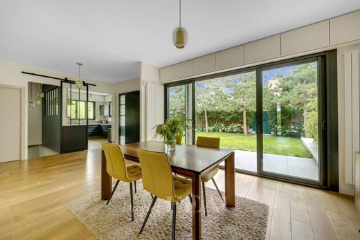 Casa di lusso a La Celle-Saint-Cloud, Yvelines