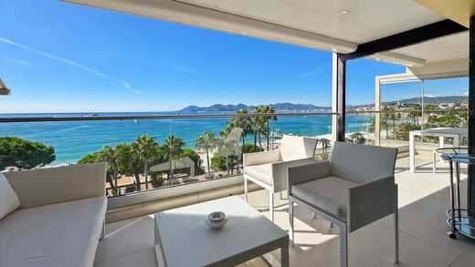 Apartment / Etagenwohnung in Cannes, Alpes-Maritimes
