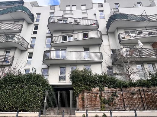 Apartment / Etagenwohnung in La Plaine-Saint-Denis, Seine-Saint-Denis