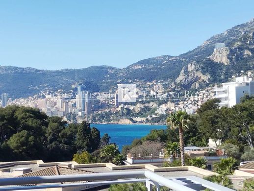 Roquebrune-Cap-Martin, Alpes-Maritimesのアパートメント