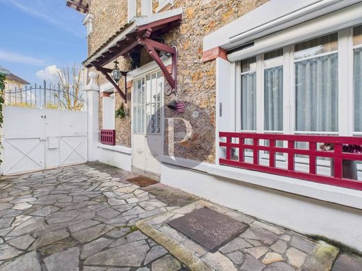 منزل ﻓﻲ Verrières-le-Buisson, Essonne