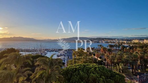 Apartment / Etagenwohnung in Cannes, Alpes-Maritimes