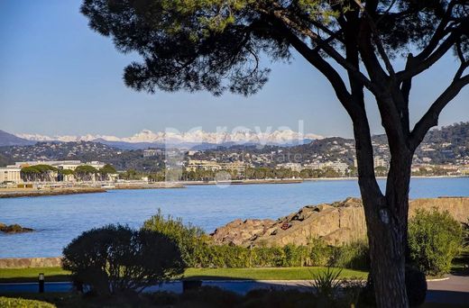 Apartment / Etagenwohnung in Mandelieu-la-Napoule, Alpes-Maritimes