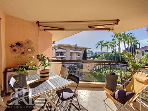 Apartment / Etagenwohnung in Cannes, Alpes-Maritimes