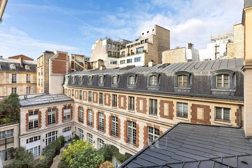 シャンゼリゼ、マドレーヌ、トリアングル・ドール, Parisのアパートメント