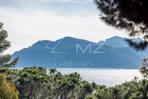 Apartment / Etagenwohnung in Cannes, Alpes-Maritimes