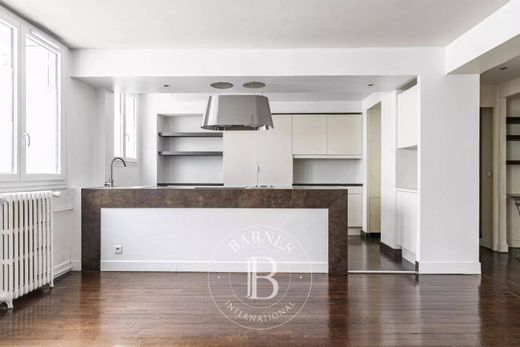 Apartment in Motte-Picquet, Commerce, Necker, Paris